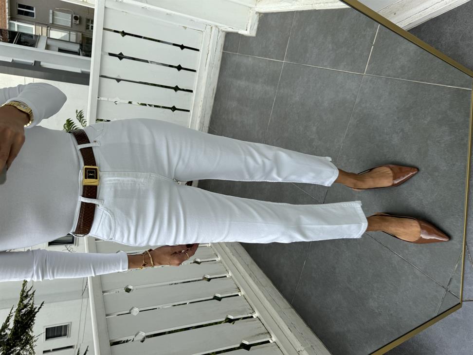 Beyaz Full Likralı Paça Detay Mom Fit Jean