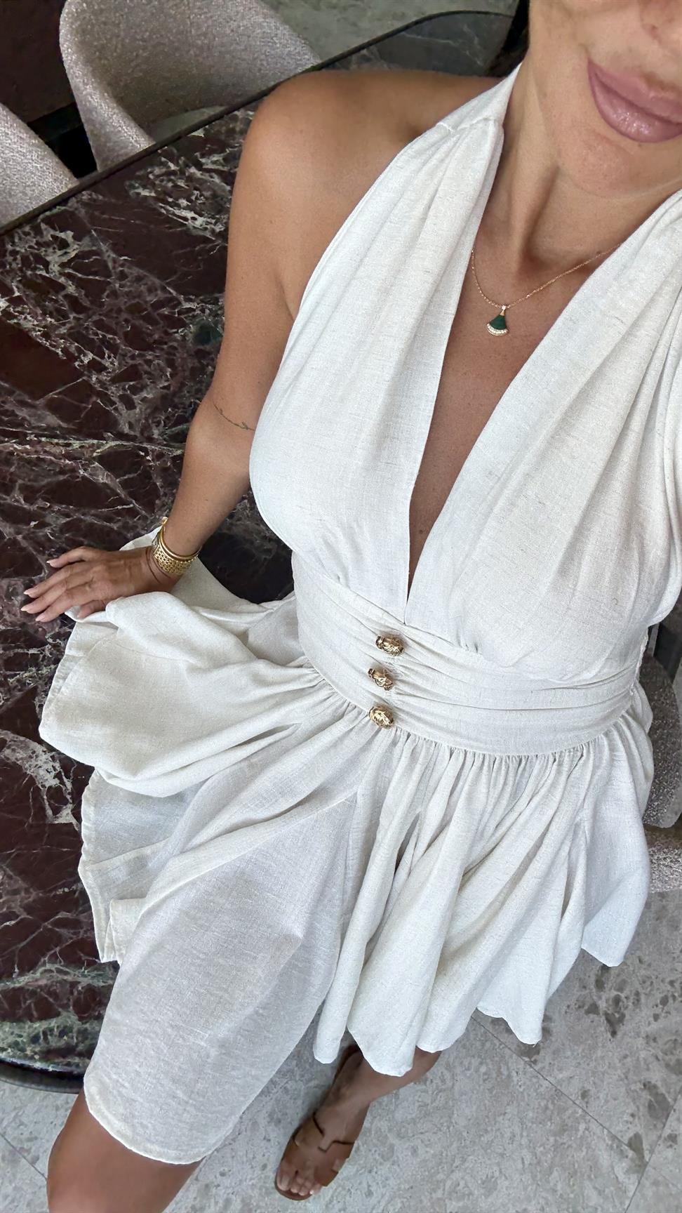 Beyaz Gold Düğmeli Boyundan Bağlamalı Elbise