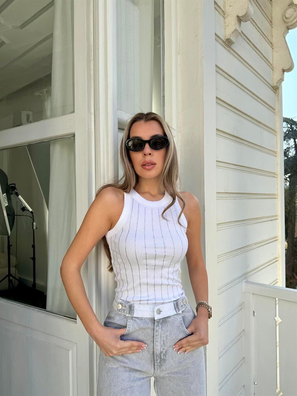 Beyaz Halter Yaka Taş Baskılı Atlet