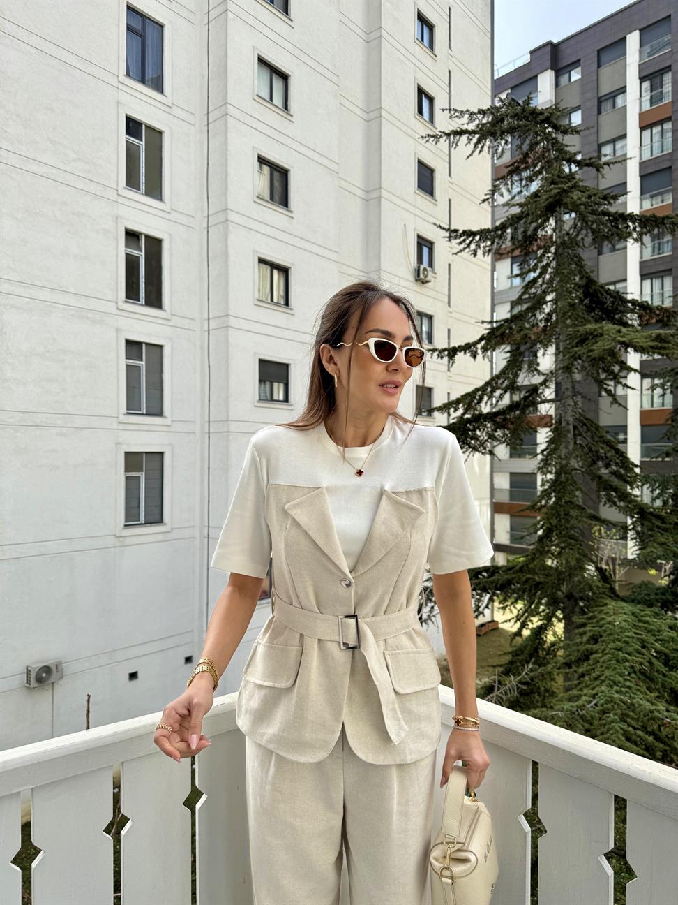 Beyaz Keten Tshirt Detay Bluz