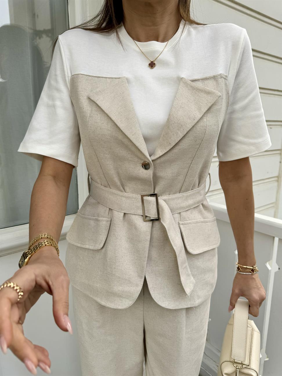 Beyaz Keten Tshirt Detay Bluz