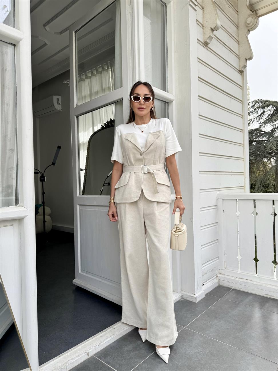 Beyaz Keten Tshirt Detay Bluz