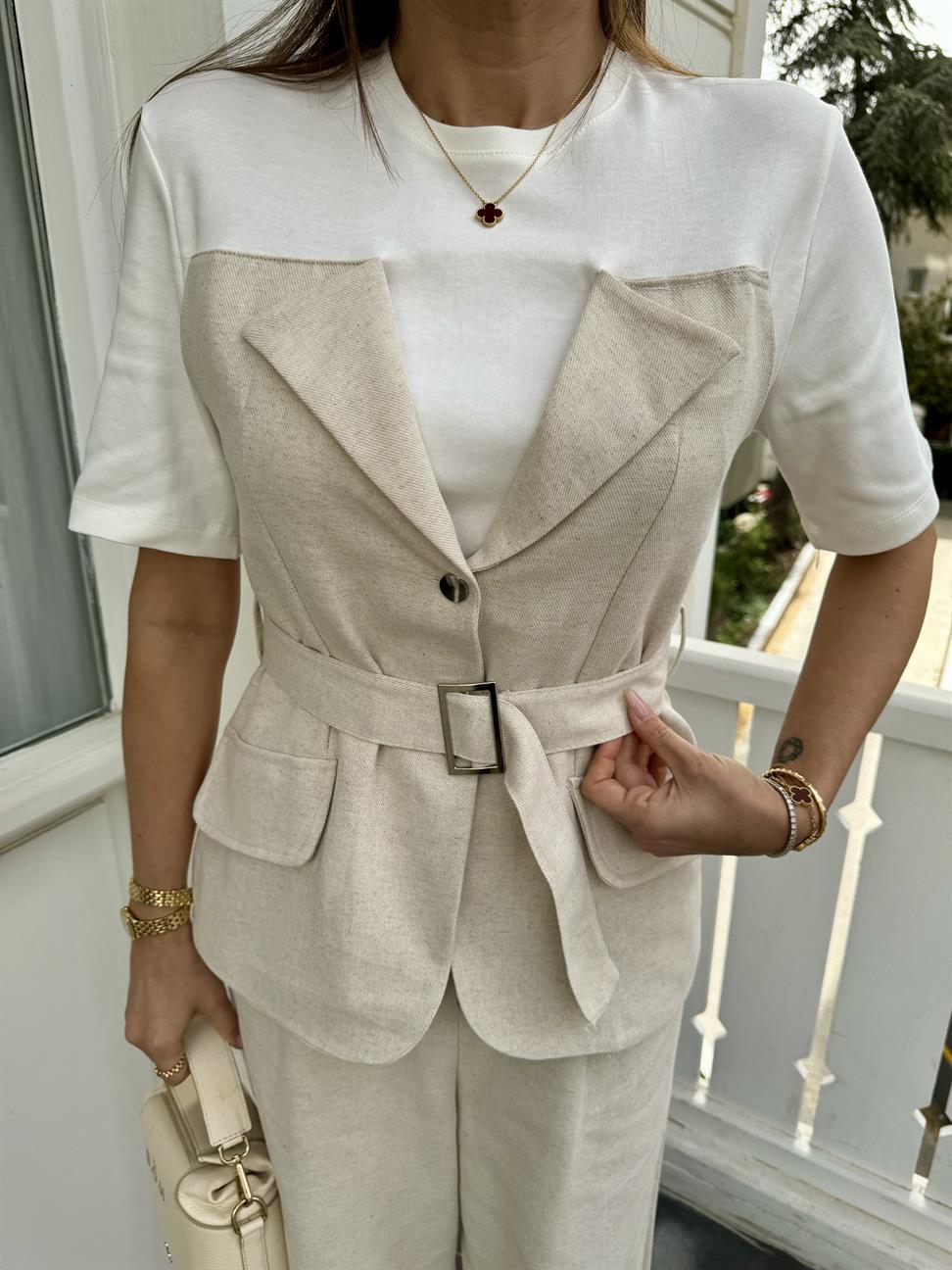 Beyaz Keten Tshirt Detay Bluz