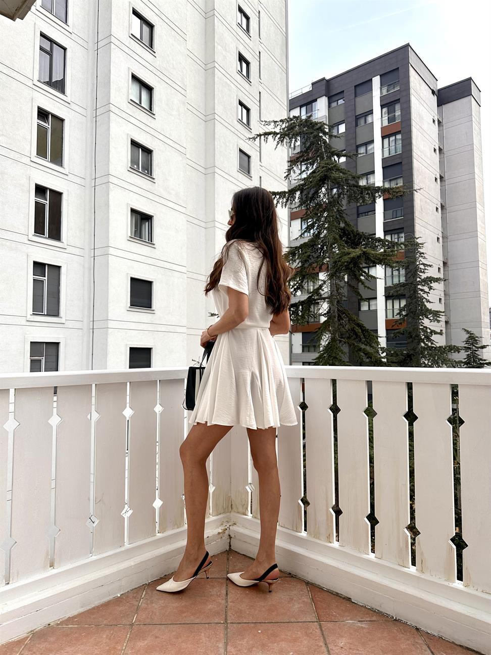 Beyaz Kısa Kollu Kuşak Bağlamalı Kısa Elbise