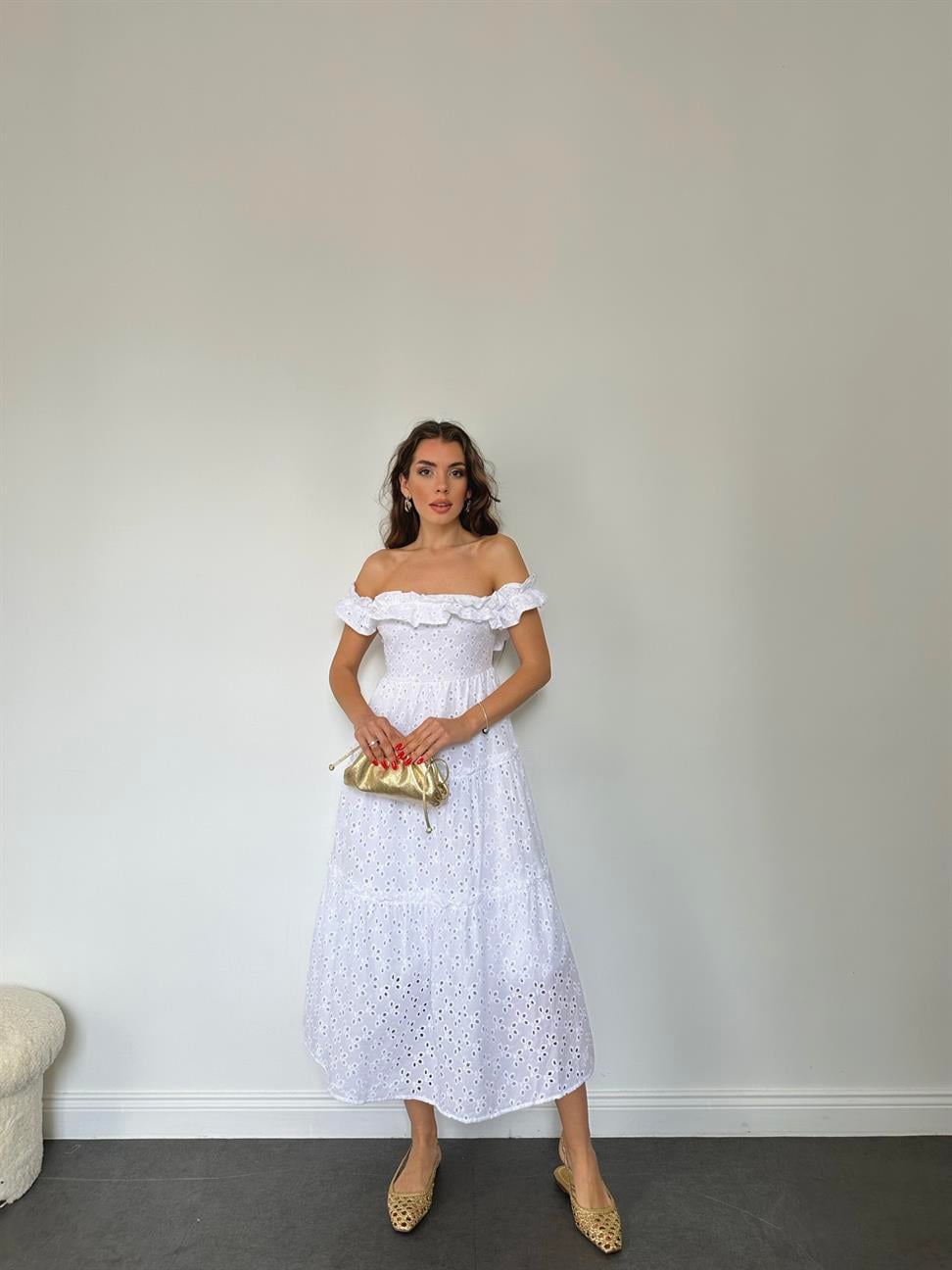 Beyaz Kolsuz Brode Elbise