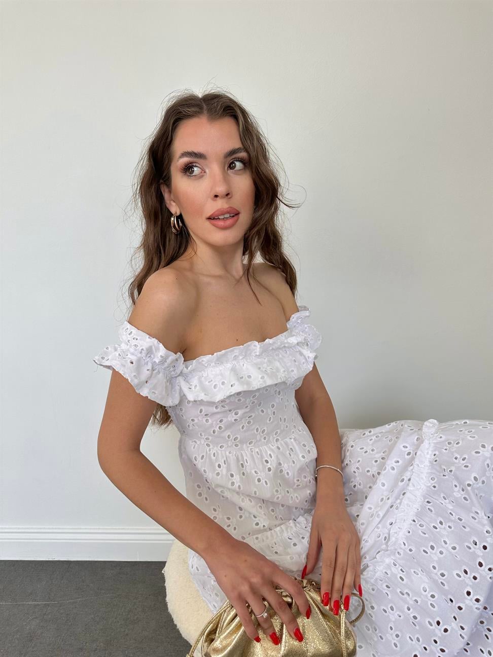 Beyaz Kolsuz Brode Elbise