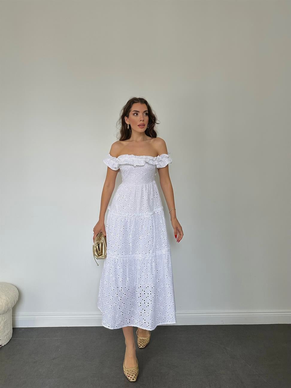 Beyaz Kolsuz Brode Elbise