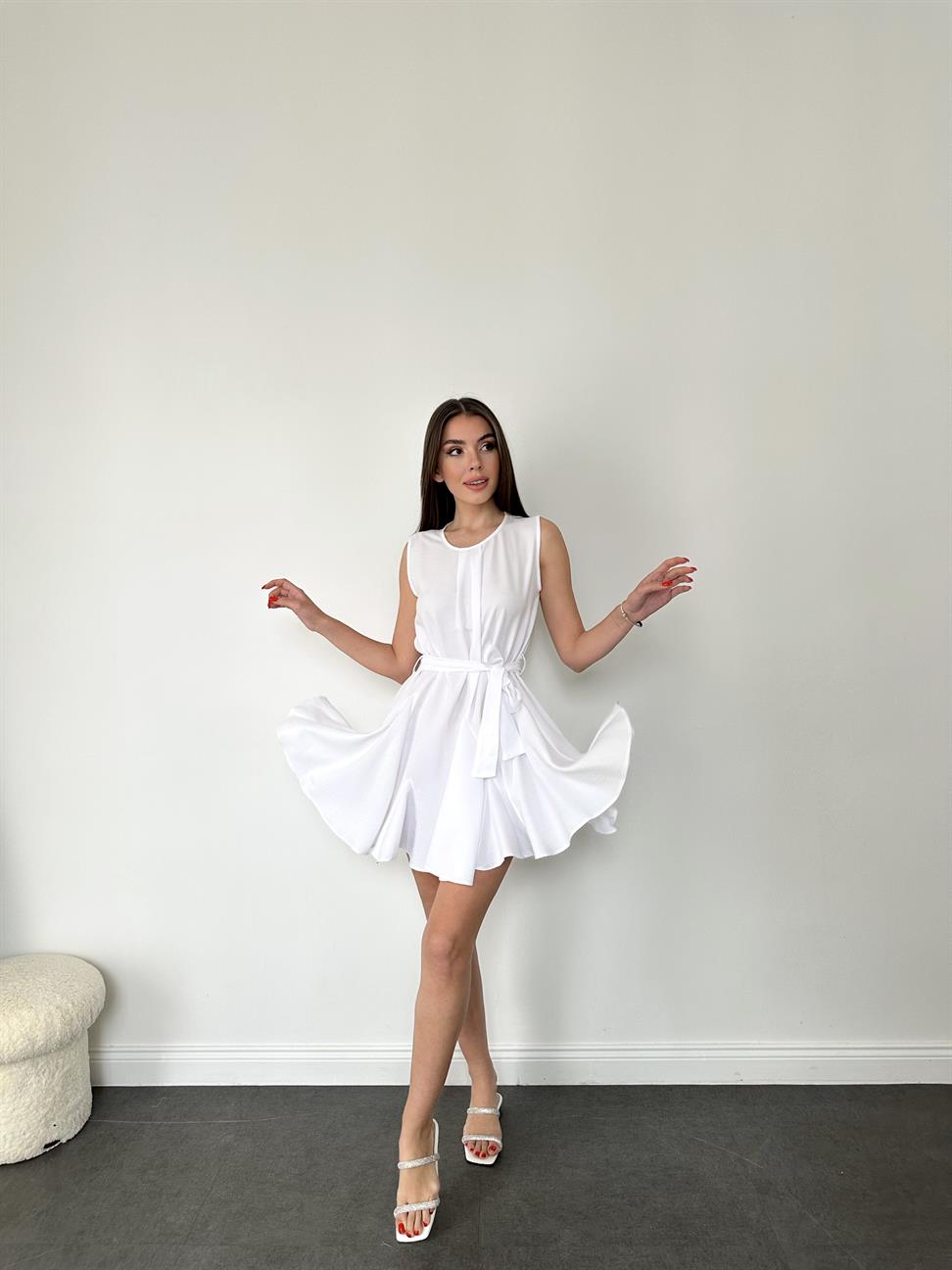 Beyaz Kolsuz Kuşaklı Elbise