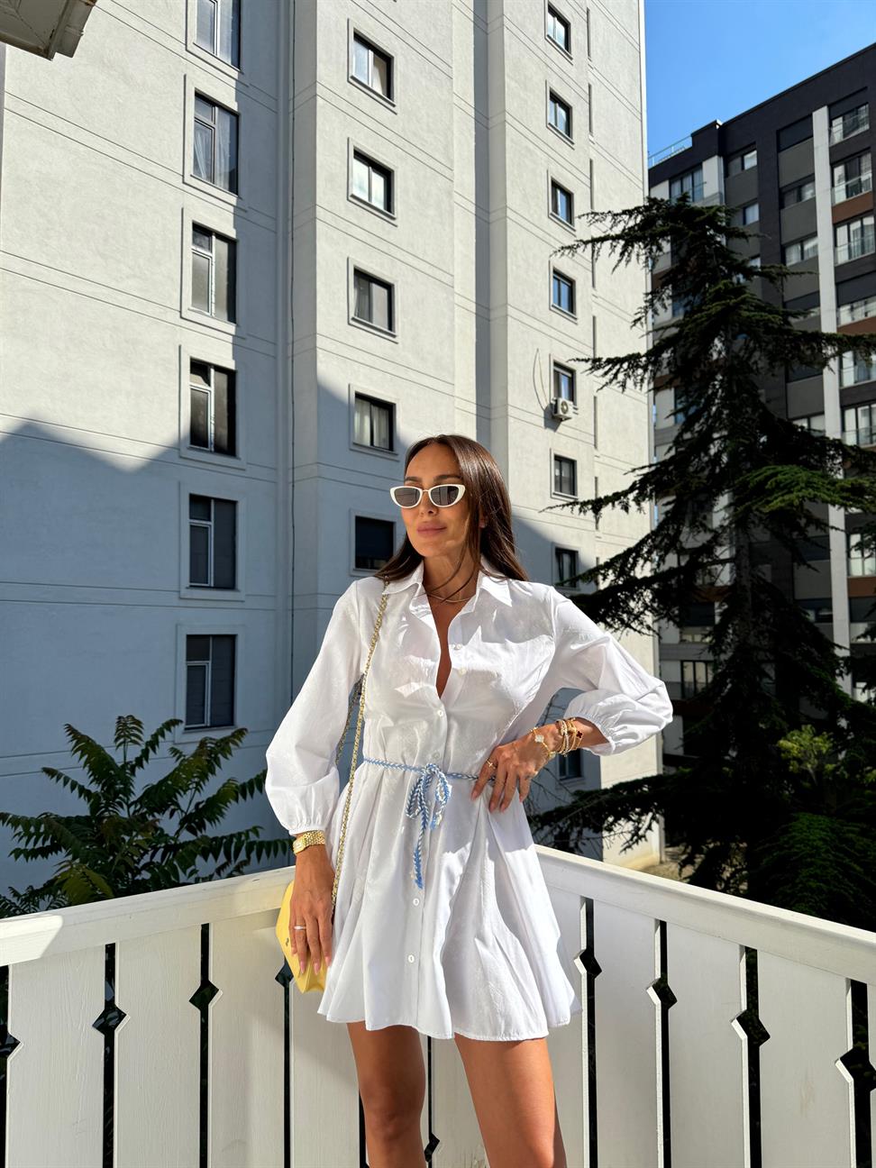 Beyaz Kuşaklı Volanlı Elbise