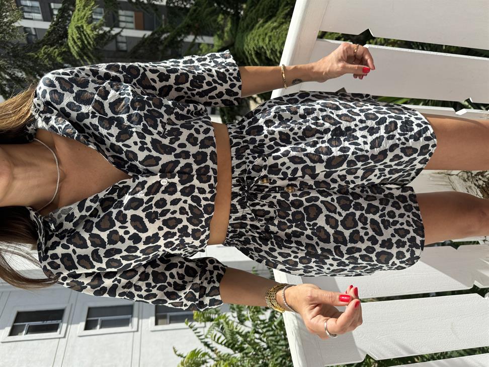 Beyaz Leopar Desenli Şort Takım