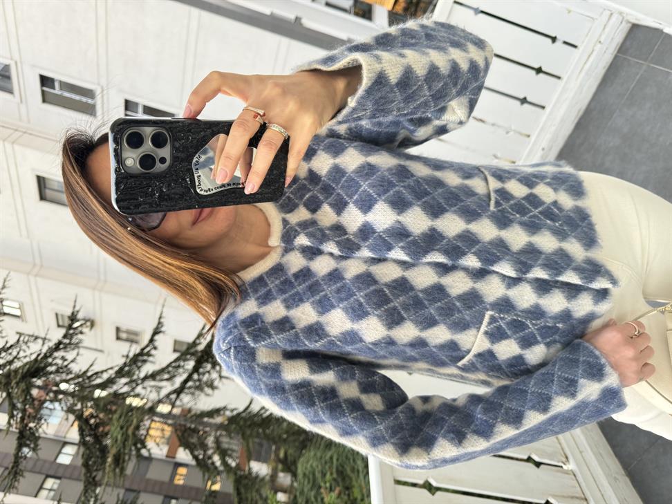 Beyaz-Mavi Sıfır Yakalı Hırka