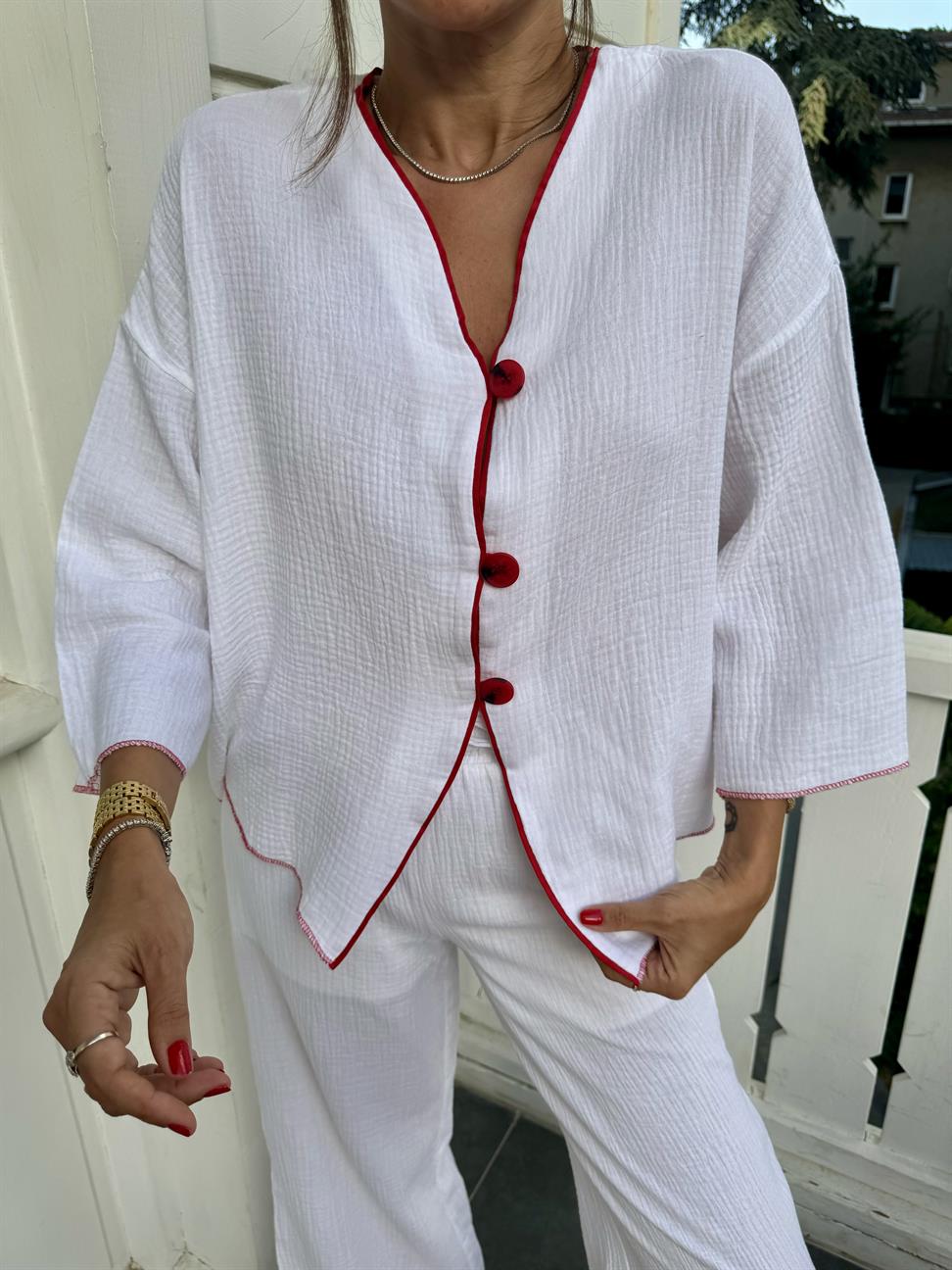 Beyaz Müslin Kırmızı Biyeli Takım