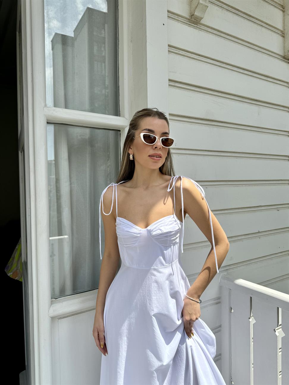 Beyaz Omuz Bağlamalı Maxi Boy Elbise