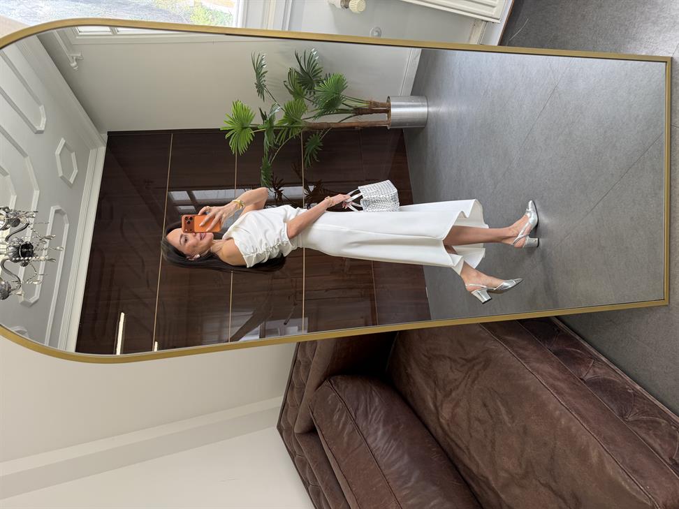 Beyaz Omzu Dökümlü Elbise