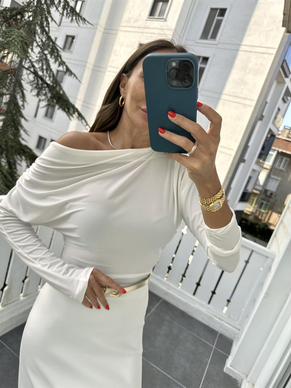 Beyaz Omzu Pileli Bluz