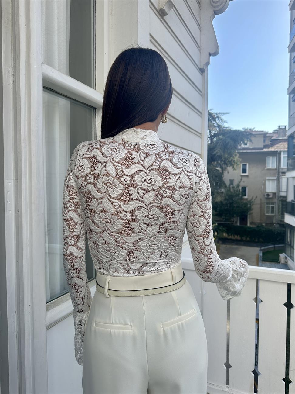 Beyaz Özel Tasarım Dantel Bluz