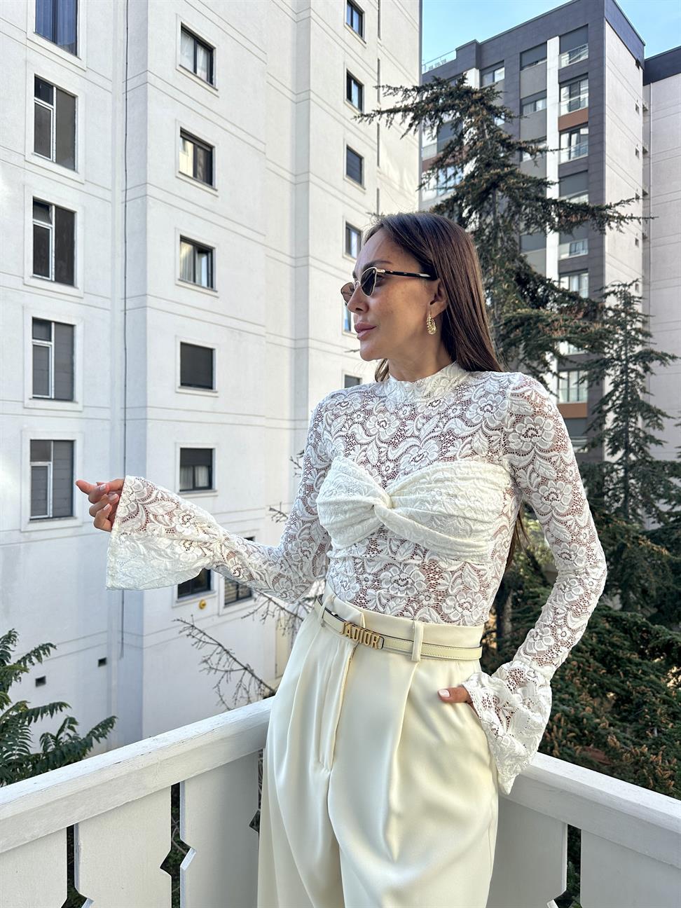 Beyaz Özel Tasarım Dantel Bluz