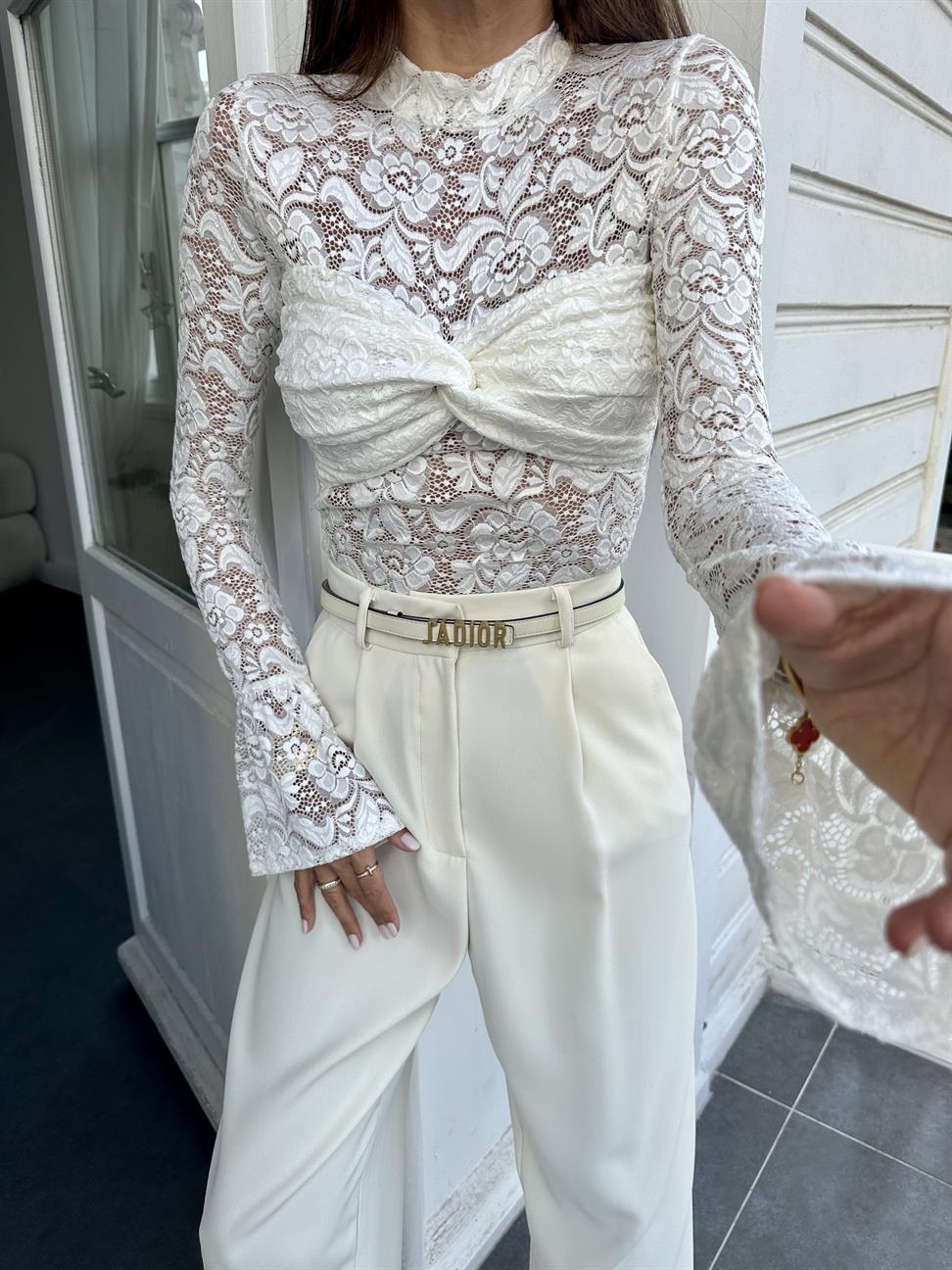 Beyaz Özel Tasarım Dantel Bluz