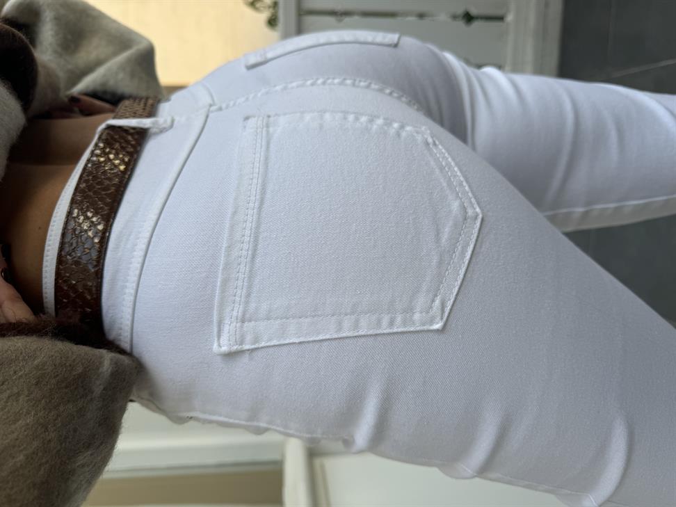 Beyaz Paçası Püsküllü ve Yırtmaçlı Jean Pantolon