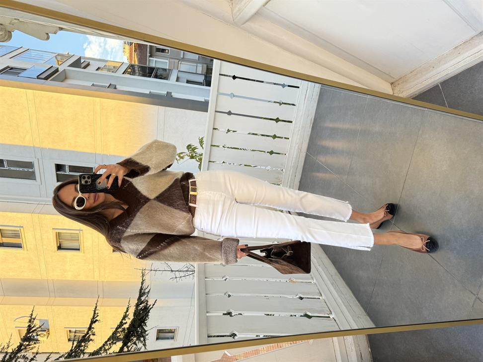 Beyaz Paçası Püsküllü ve Yırtmaçlı Jean Pantolon