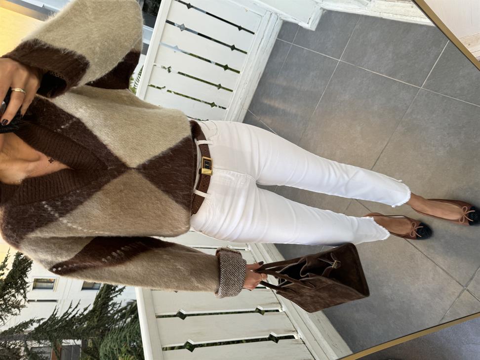 Beyaz Paçası Püsküllü ve Yırtmaçlı Jean Pantolon