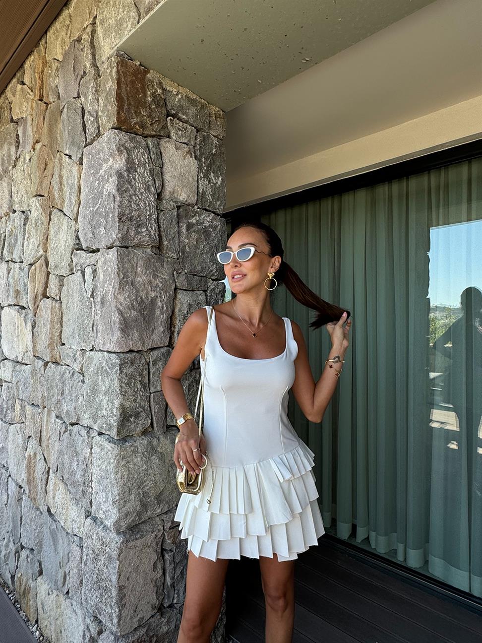 Beyaz Pileli U Yaka Şortlu Elbise