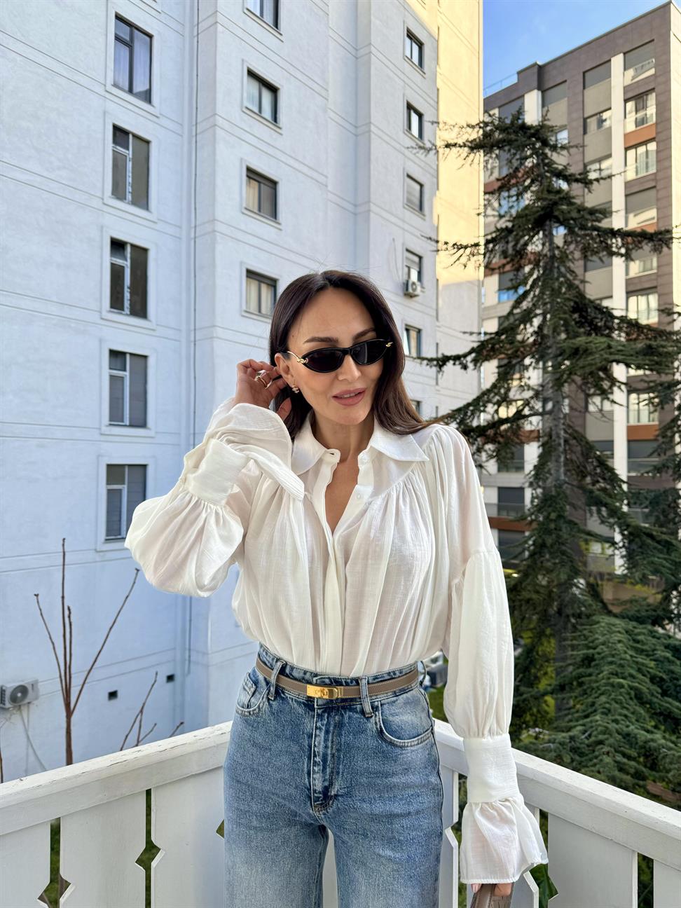 Beyaz Pileli Volan Kollu Gömlek