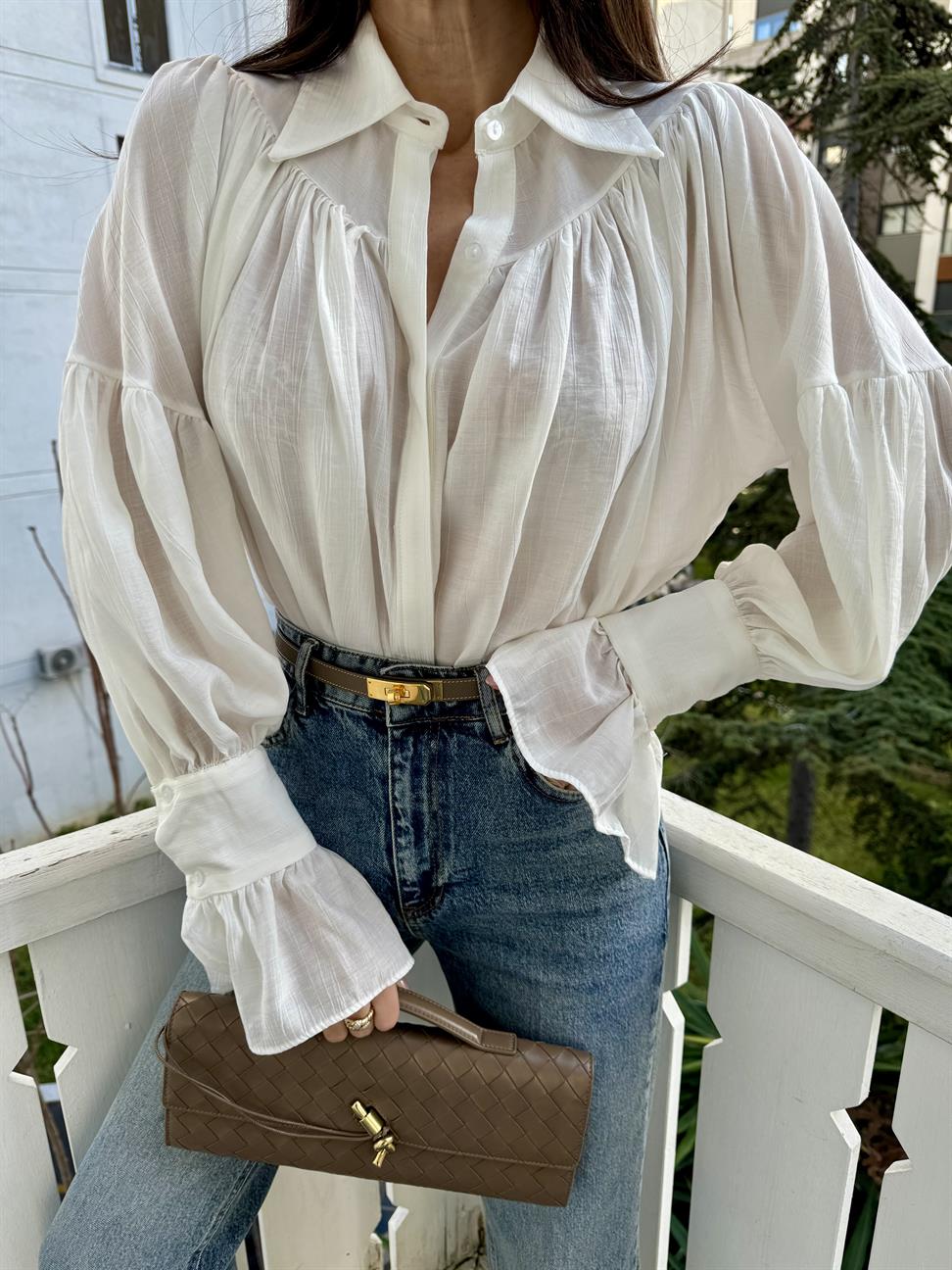 Beyaz Pileli Volan Kollu Gömlek
