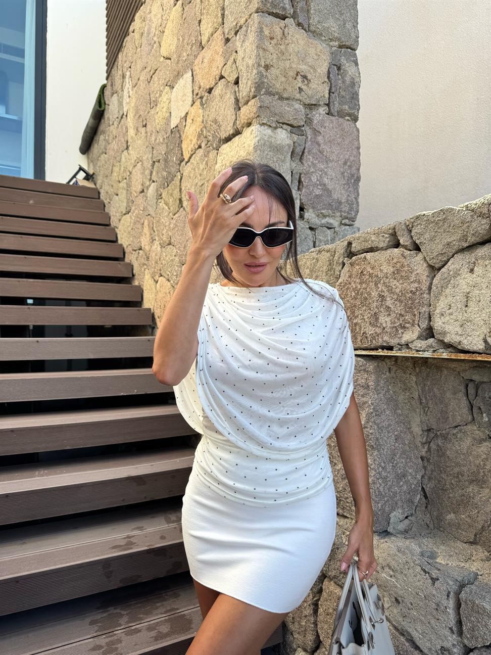 Beyaz Puantiyeli Dökümlü Bluz