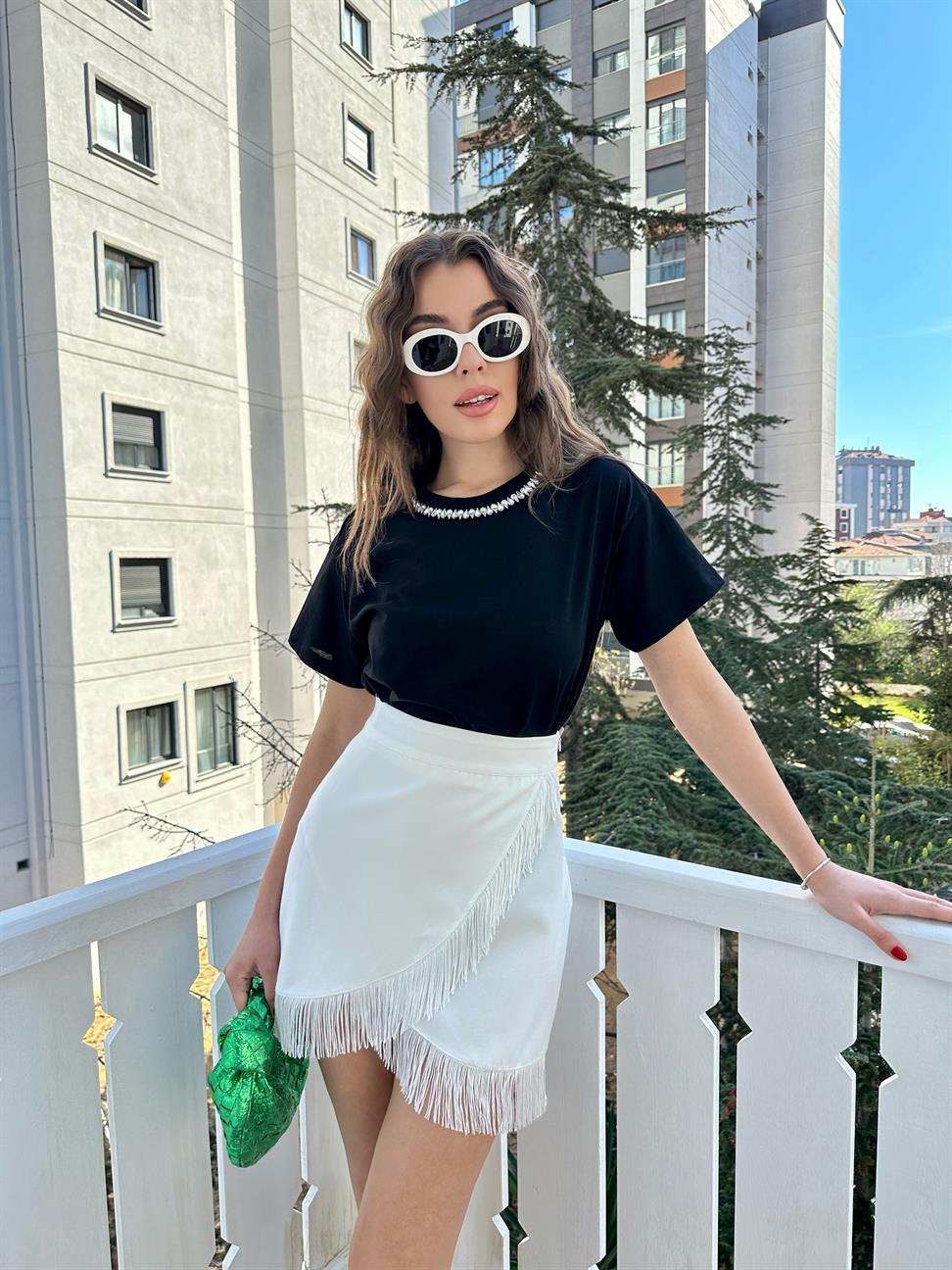 Beyaz Püsküllü Mini Etek