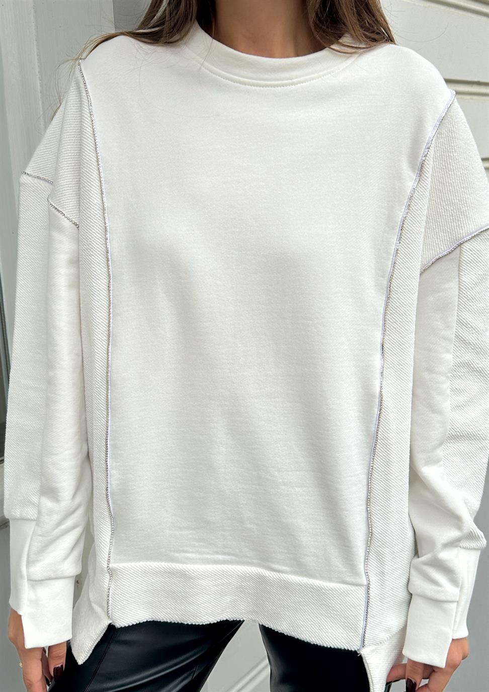 Beyaz Şerit Detaylı Bisiklet Yaka Sweatshirt