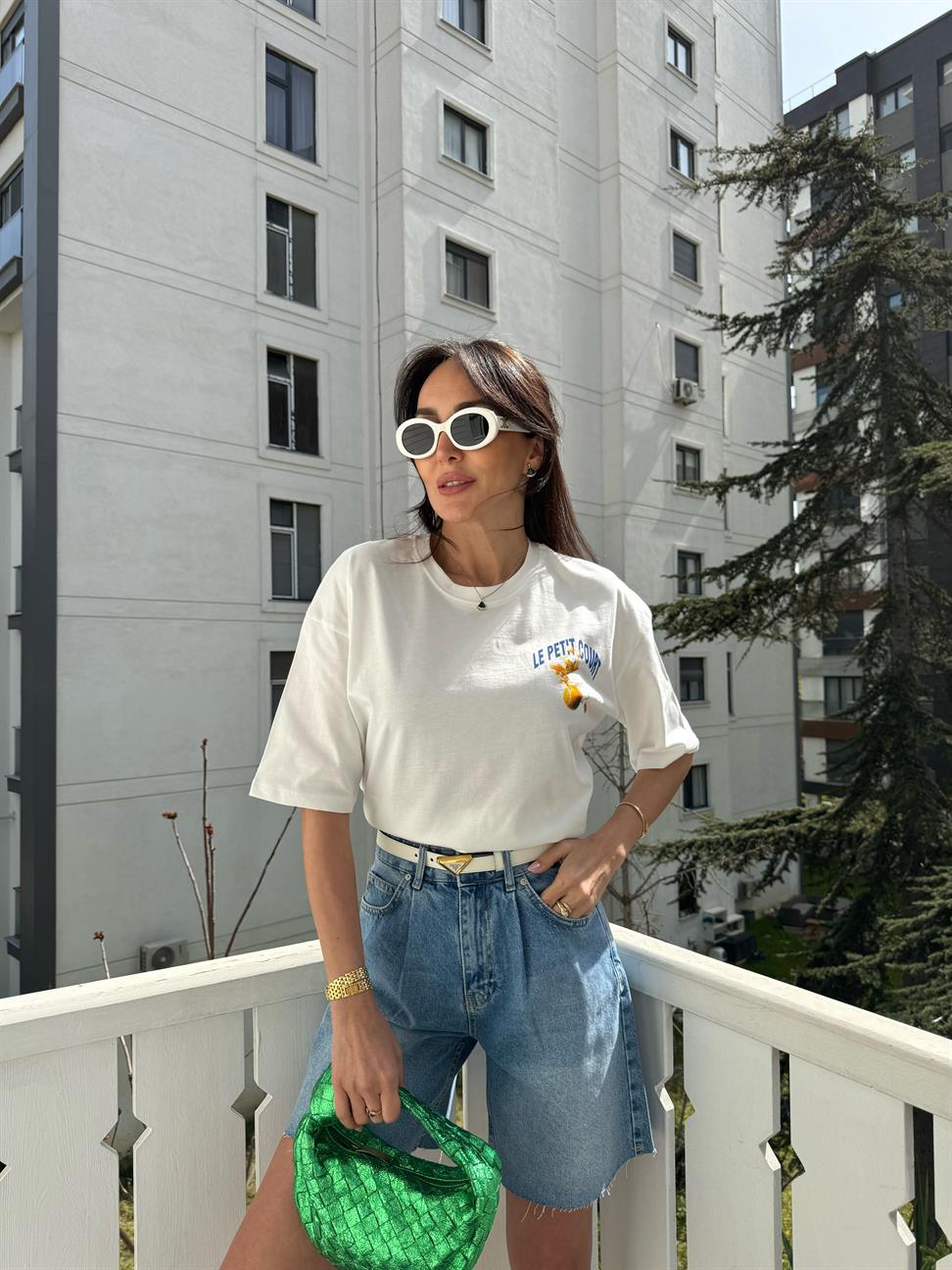 Beyaz Sırtı Baskılı Tişört