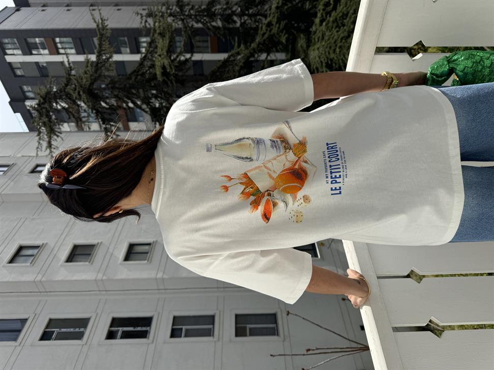 Beyaz Sırtı Baskılı Tişört