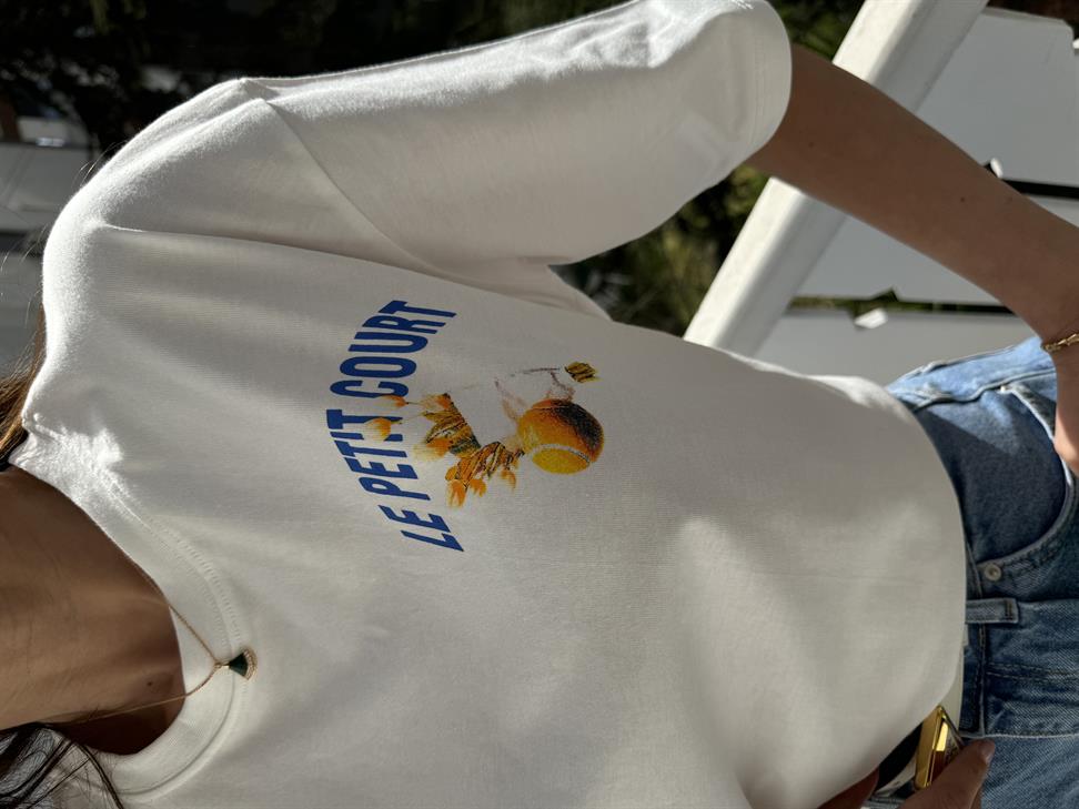 Beyaz Sırtı Baskılı Tişört