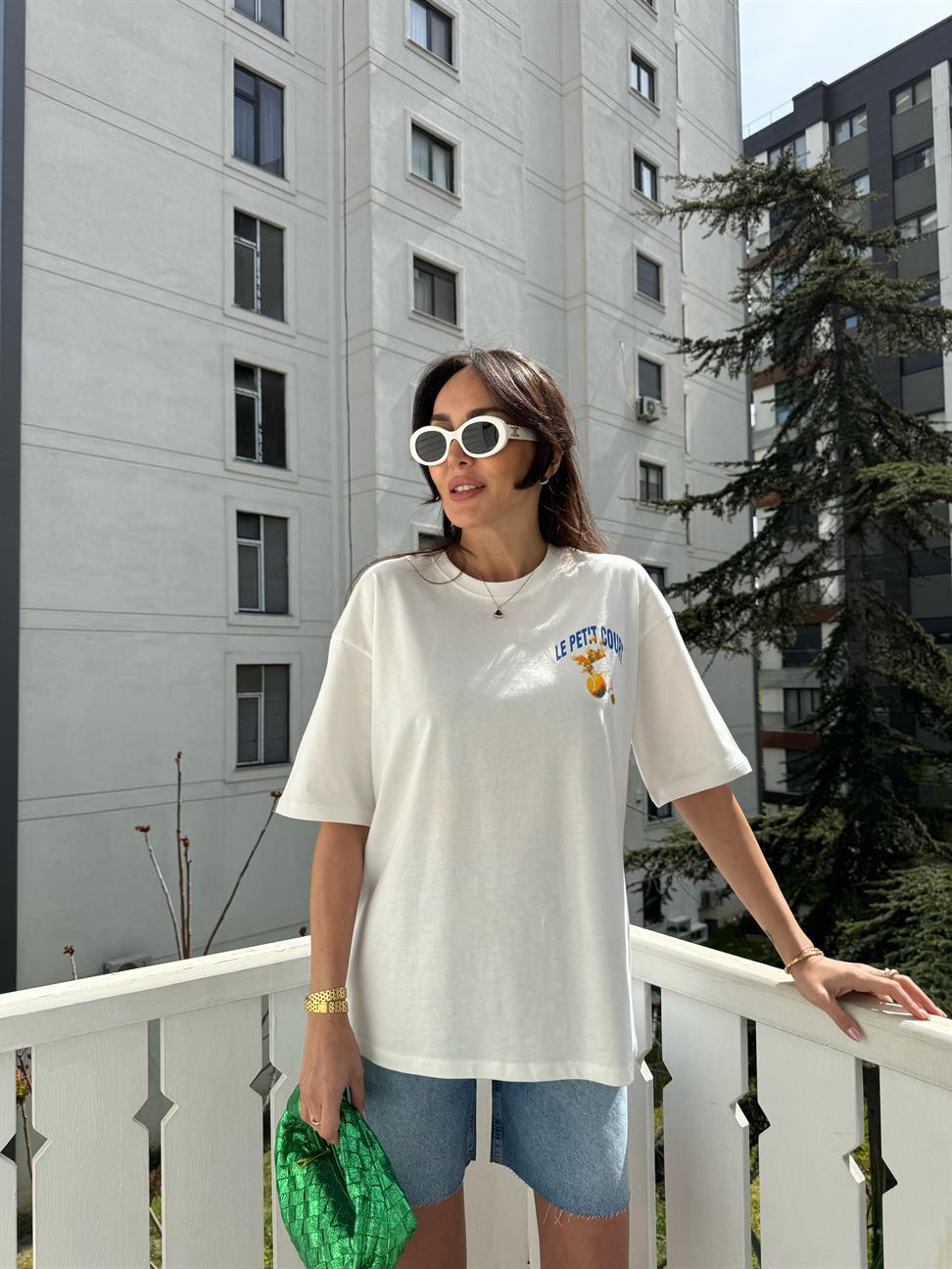 Beyaz Sırtı Baskılı Tişört