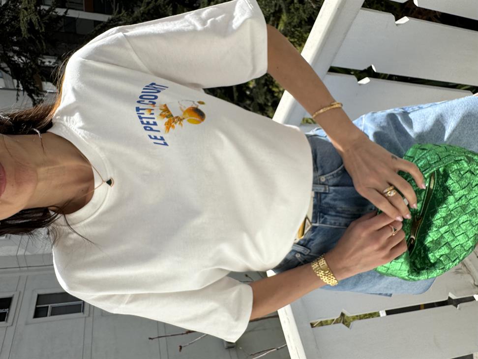 Beyaz Sırtı Baskılı Tişört