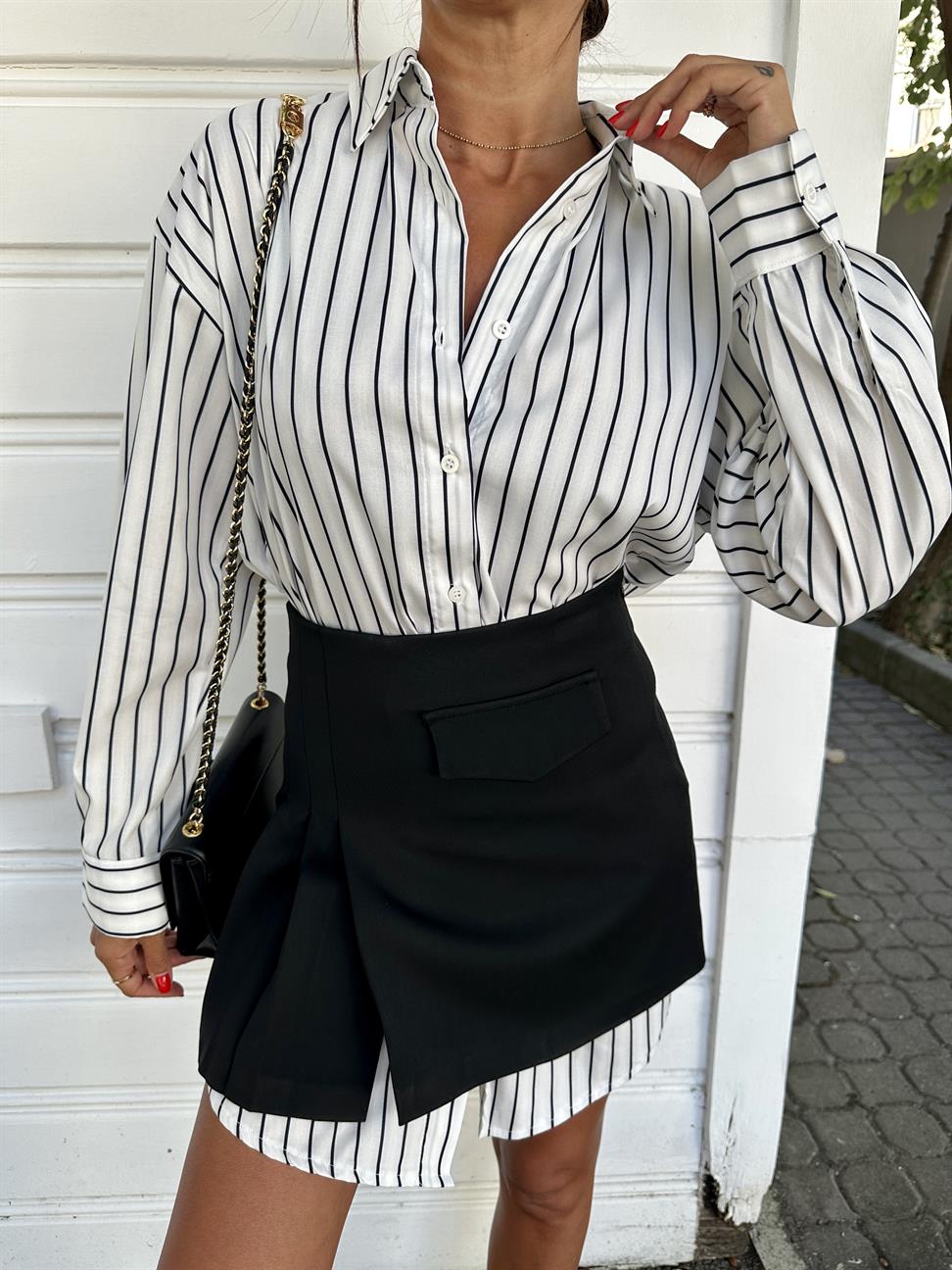Beyaz-Siyah Çizgili Oversize Gömlek
