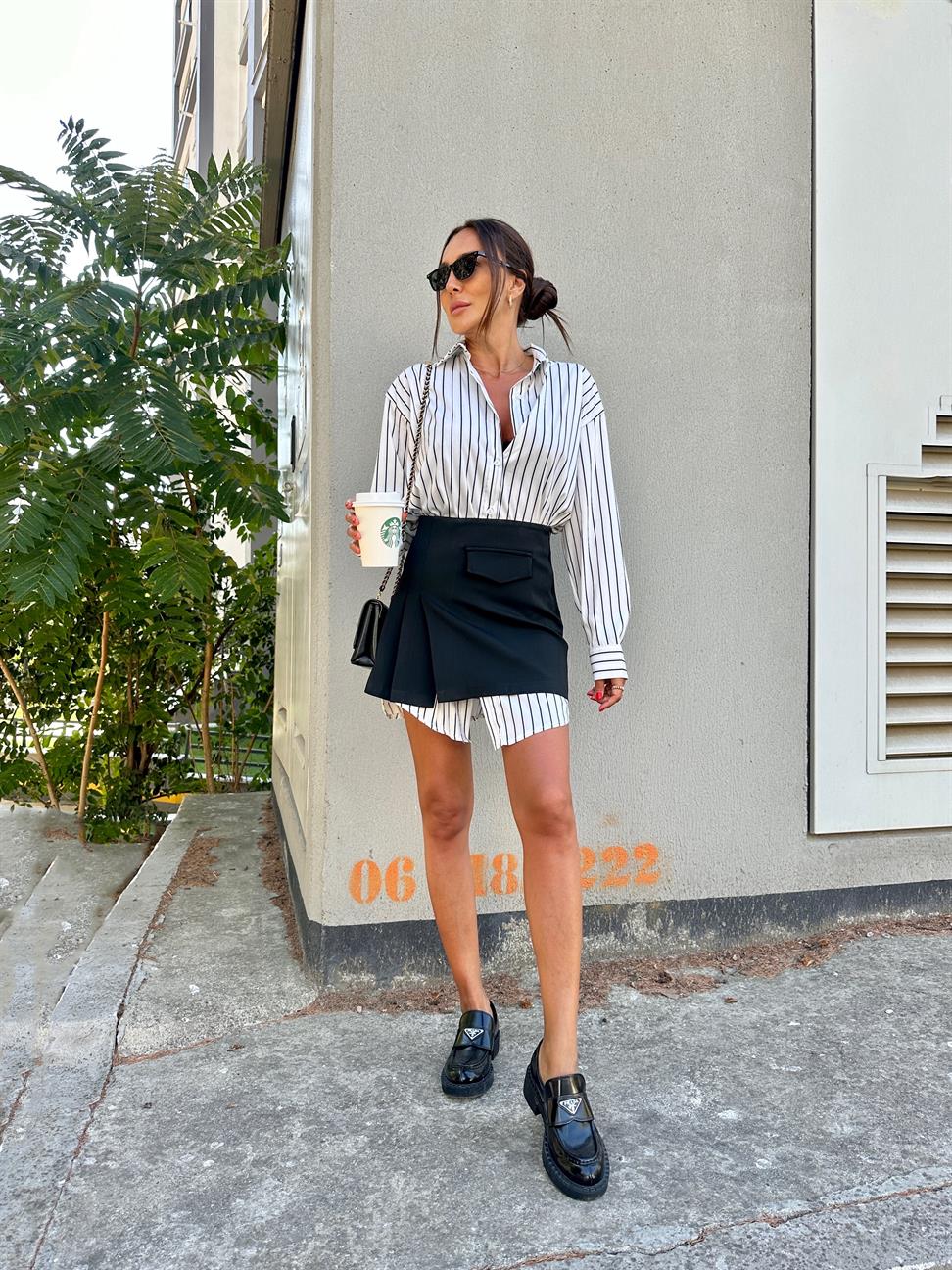 Beyaz-Siyah Çizgili Oversize Gömlek