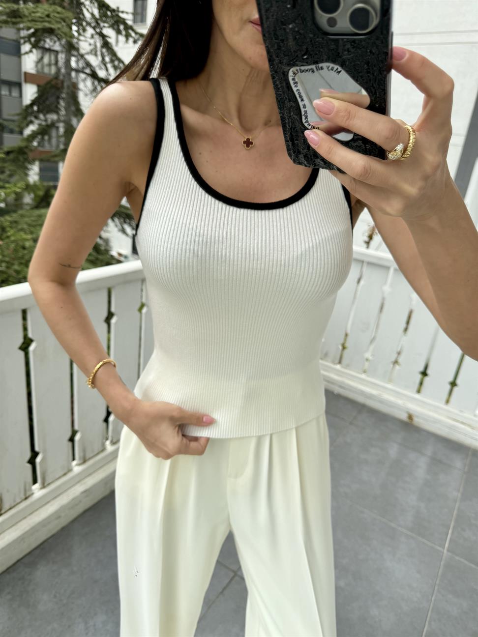 Beyaz-Siyah Kontrast Fitilli Triko Bluz