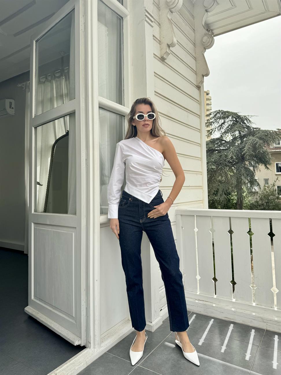 Beyaz Tek Kol Gömlek Bluz