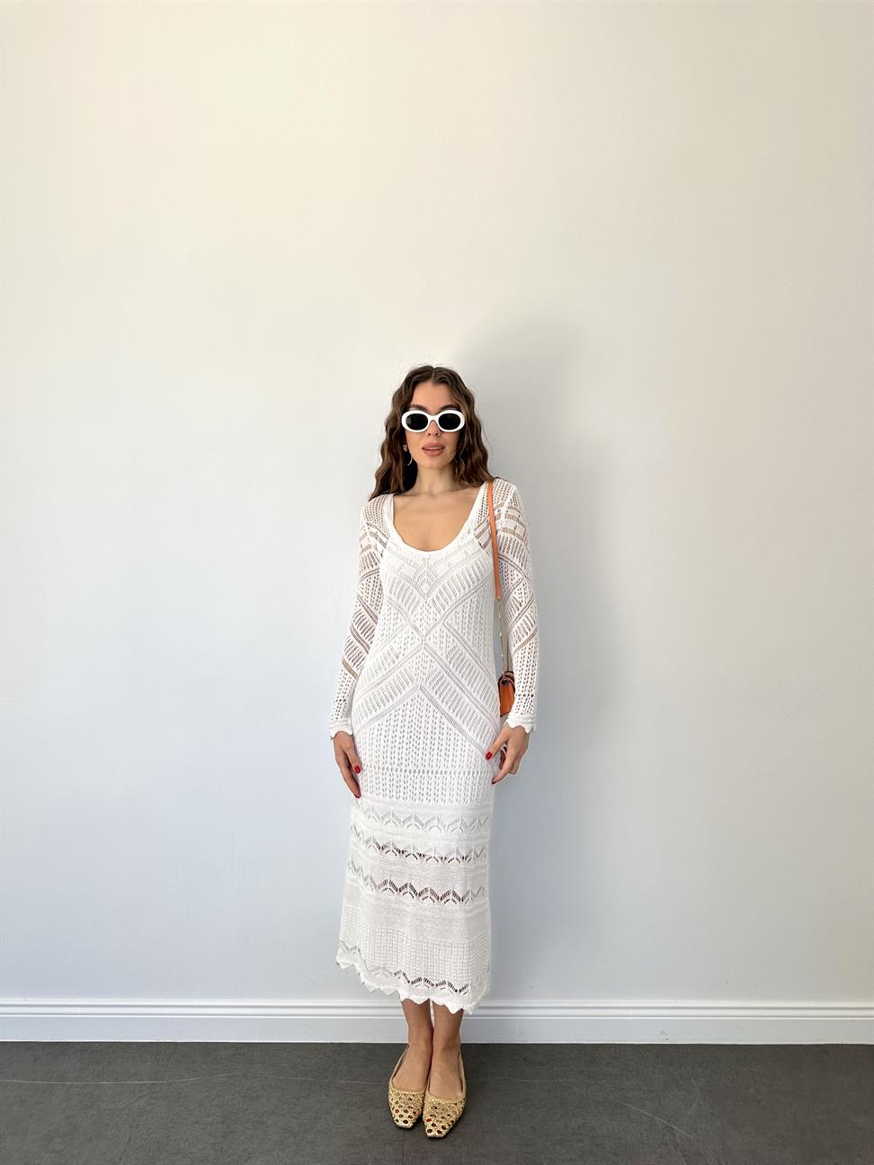Beyaz Uzun Kol Dantel Tasarımlı Kadın Elbise