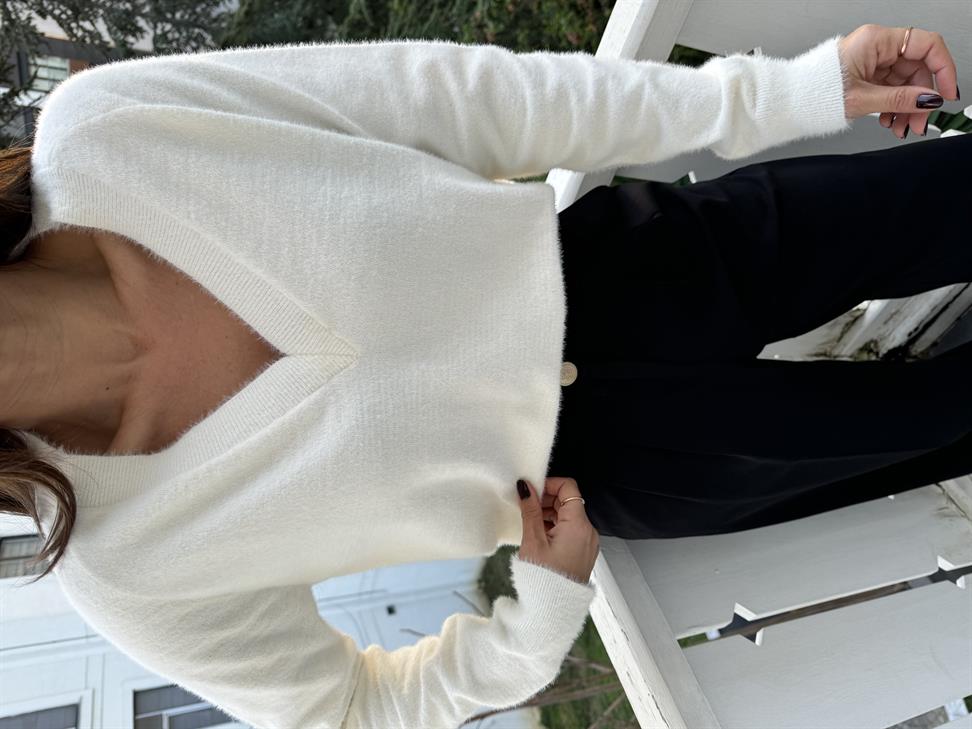 Ekru V Yakalı Yumoş Kazak