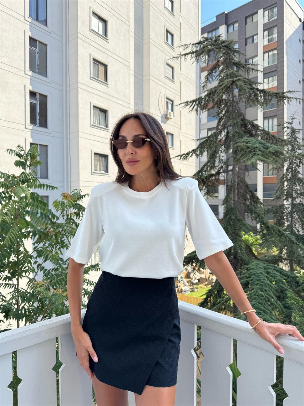 Beyaz Vatkalı Basic Tişört