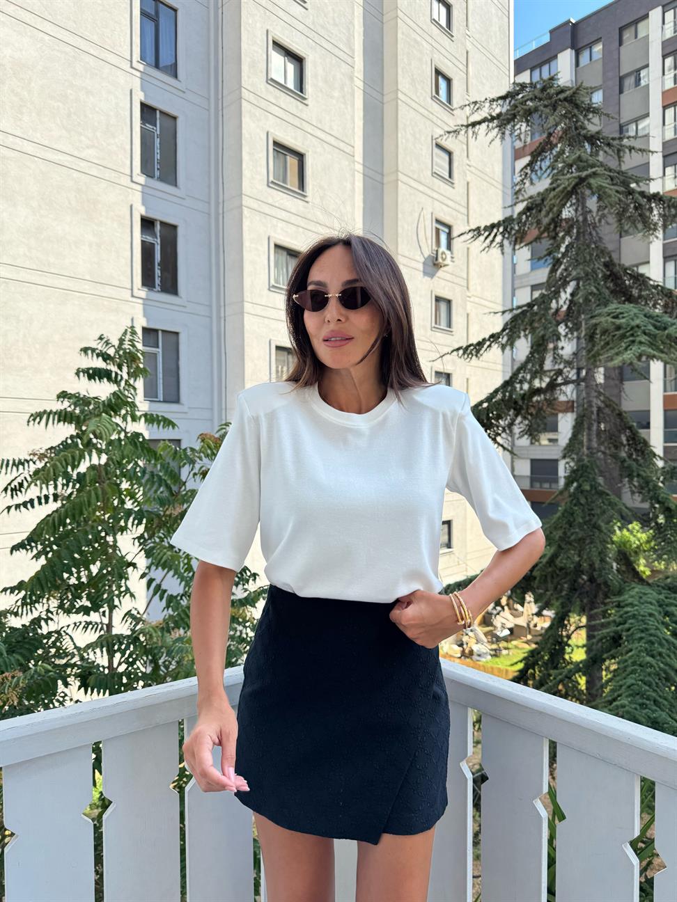 Beyaz Vatkalı Basic Tişört