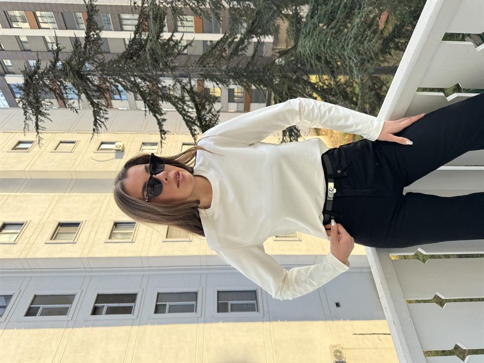Beyaz Vatkalı Sweatshirt
