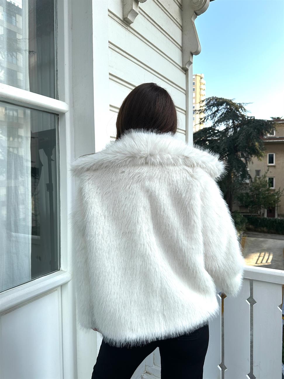Beyaz Vegan Kısa Kürk Ceket