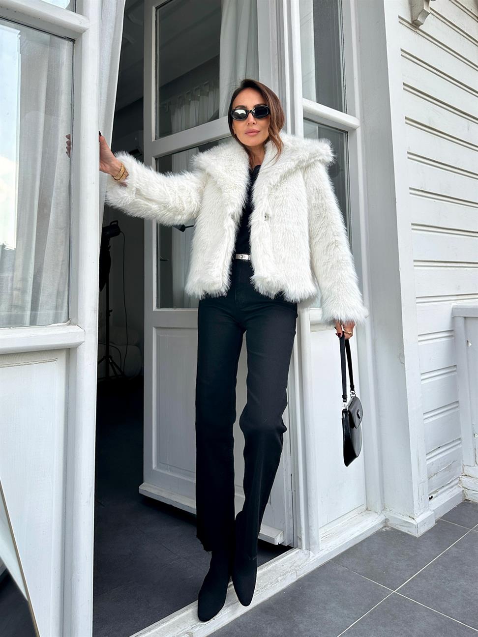 Beyaz Vegan Kısa Kürk Ceket