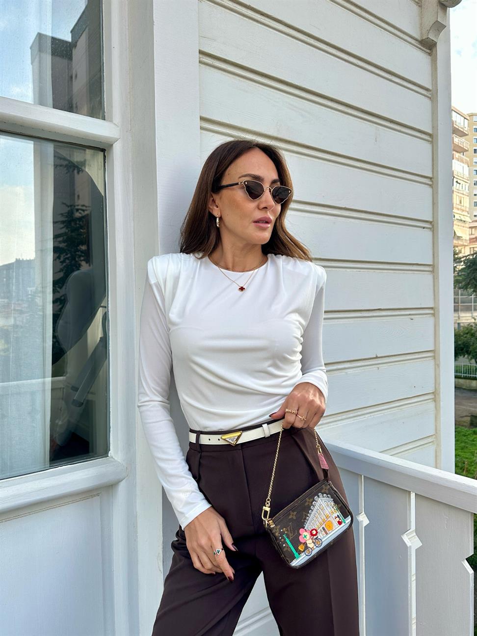 Beyaz Yandan Drapeli Bodysuit