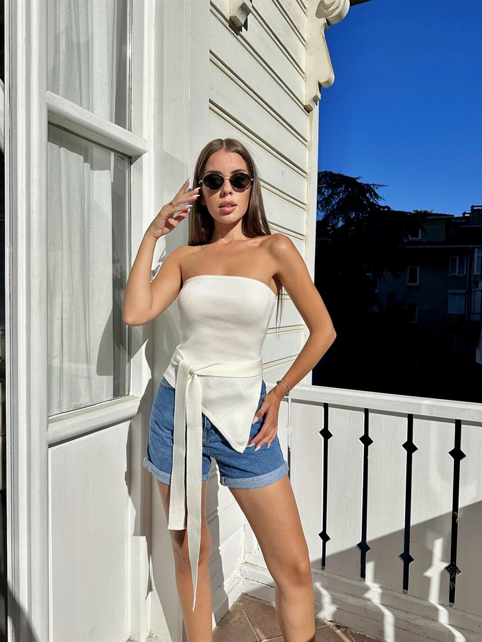 Beyaz  Yandan Verevli Bluz