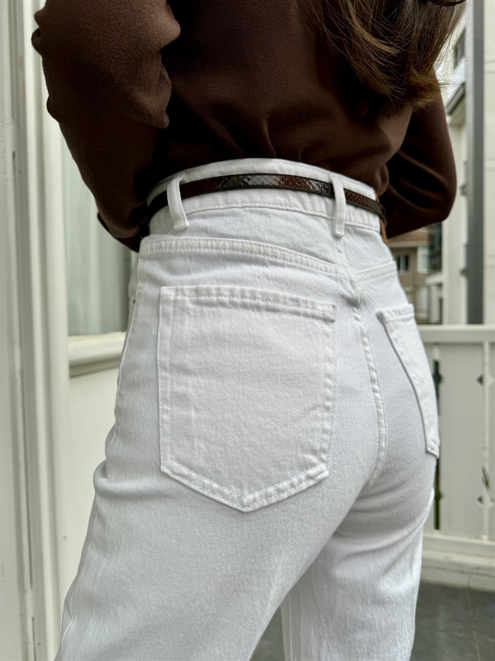 Beyaz Yıkamalı Düz Kesim Jean Pantolon